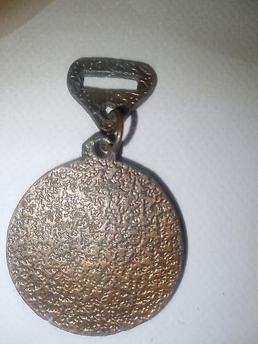 Əntiq əşyalar: Satılır: 2 ədəd köhnə kolleksiya əşyası 1) İdman medalının bəzək — 2