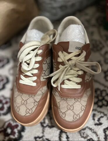 Другая женская обувь: Женская обувь (кеды) в хорошем состоянии, сандалии - новые. Все — 6