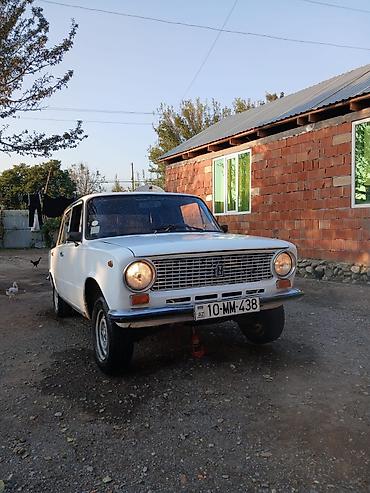 volkswagen polo 1: VAZ 2101, ağ rəng, sedan kuzov. Texniki xüsusiyyətlər: - — 9