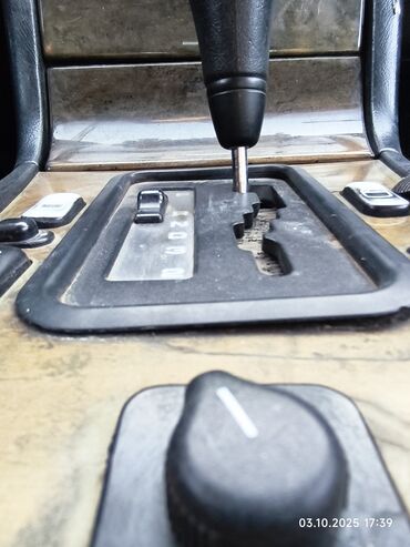 Mercedes-Benz: Mercedes-Benz E-Class: 2.3 l | 1995 il Sedan — 19