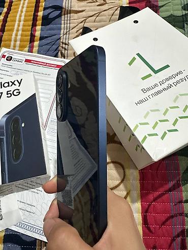 купить самсунг а 3 2017: Samsung Galaxy A57, Новый, 256 ГБ, цвет - Синий — 2