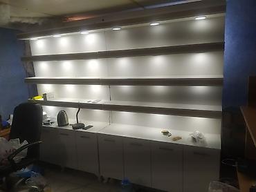 rəflər: Mağaza/ofa üçün vitrin-mebel sistemi - Modul quruluş: aşağı hissədə — 1