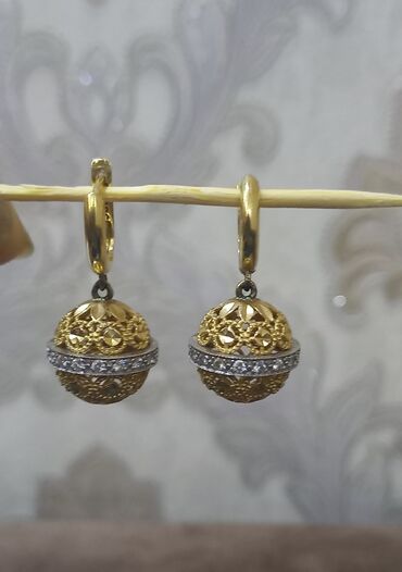 qızıl klonlar qiymetleri: Dəstə daxildir: Üzük, Sırğa, Kulon, Sarı qızıl, 585 Əyar, 23 g