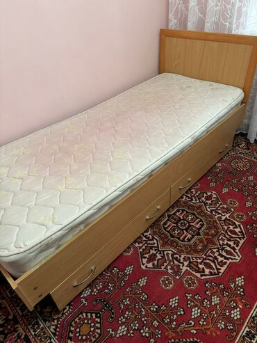 Керебеттер: Продаю кровать с матрасом состояние отличное с двумя раздвидными