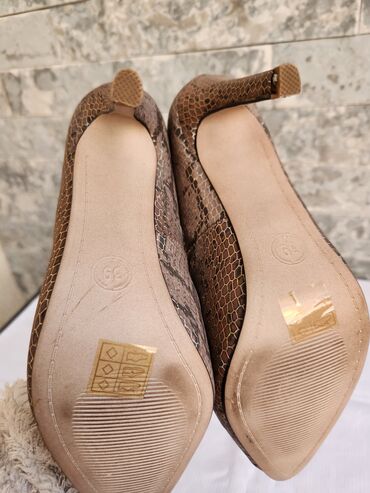 Salonke: Salonke, 38 — 9