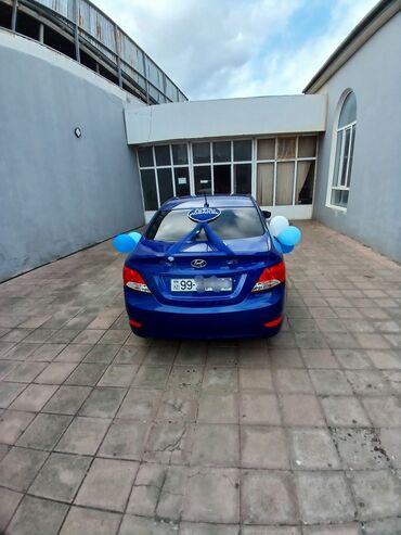 Hyundai: Hyundai Accent: 1.6 l | 2014 il Sedan — 6