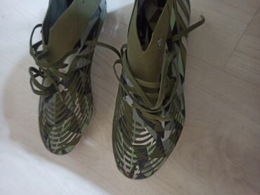 Другая мужская обувь: Продаю бутсы Адидас предатор игл новые носил 2 раза состояние