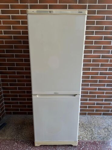 işləmiş soyuducular: İşlənmiş 2 qapılı Indesit Soyuducu Satılır, rəng - Ağ