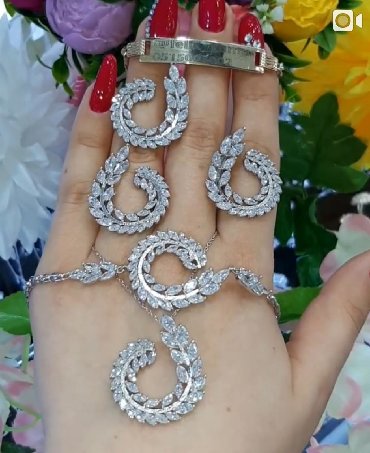 Digər bijuteriyalar: Gümüş dəst, qarnitur,üzük,sep ve daha çoxu üçün : Ünvan : Moskva — 14