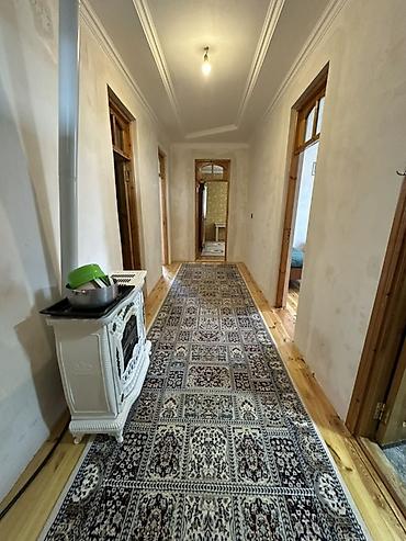 ağ şəhər: Satılır: 2 otaqlı həyət evi (fotoşəkillərdə) - Geniş dəhliz, taxta — 3