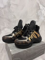 свадебное платье для беременных напрокат: Кроссовки. Размер 40 Состояние отличное. Высокие. Вода сырость не по