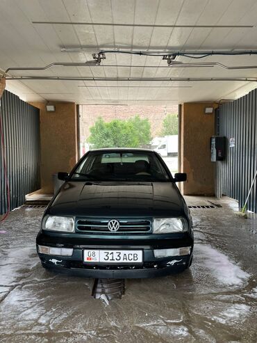 кажы сай: Volkswagen Vento: 1995 г., 1.8 л, Механика, Бензин, Седан