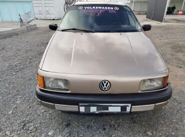 полировачный машина: Volkswagen Passat: 1988 г., 1.8 л, Механика, Бензин, Седан