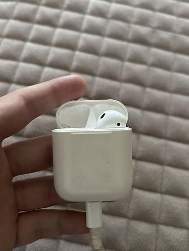 Apple AirPods (Lightning şarj qutusu ilə) - Model: Apple AirPods