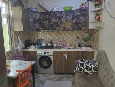 квартира в аренду в баку: Bu mənzil yaşayış üçün bütün əsas şəraiti təmin edir. Mətbəx