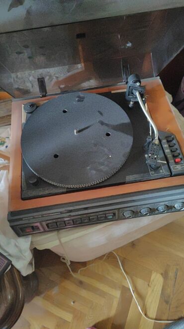 Qrammofon və patefonlar: Qrammofon iynəsi, patefeon iynəsi Qiyməti: 1 ədəd 10 manat 2 ədəd 18 — 7