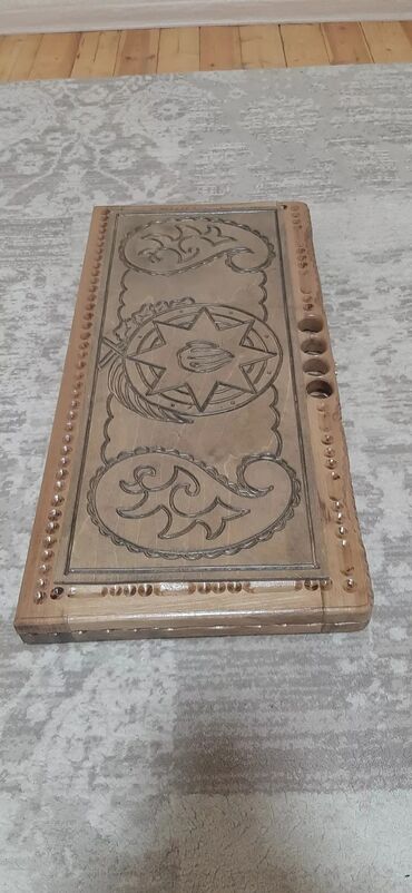 Nərdlər: Bu, təbii ağacdan hazırlanmış, əl işi nard taxtasıdır. Taxtanın səthi -da lalafo.az — 9 Nərdlər: Bu, təbii ağacdan hazırlanmış, əl işi nard taxtasıdır. Taxtanın səthi — 9