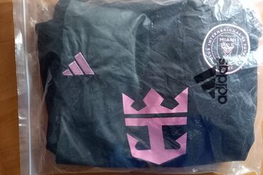 Спортивная форма: Именитый футболист в период клубного футбола! Комплект: футболка с — 16