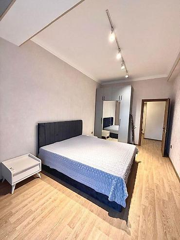 İcarəyə verilir 3 otaqlı yeni tikili 100 m², 28 May m. Kateqoriya — 8