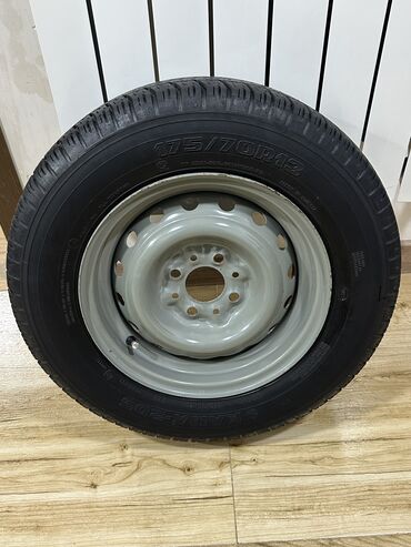 Шины: Б/у Колесо ВАЗ (LADA) 175 / 70 / R 13, 4 Болтов
