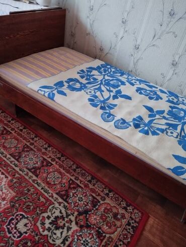 Односпальные кровати: Продаётся односпальная кровать, по всем вопросам звонить по
