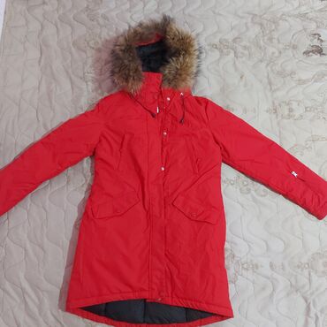 женская куртка зимняя с капюшоном: Пуховик, По колено, С капюшоном, M (EU 38), L (EU 40)