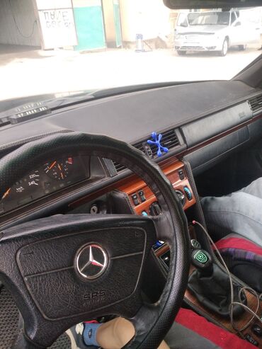 е34 продажа: Mercedes-Benz 220: 1995 г., 2.2 л, Механика, Бензин, Седан
