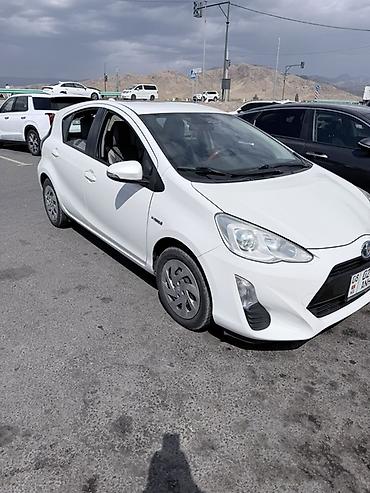 корай 5: Toyota Prius C: 2016 г., 1.5 л, Автомат, Гибрид, Хэтчбэк — 2