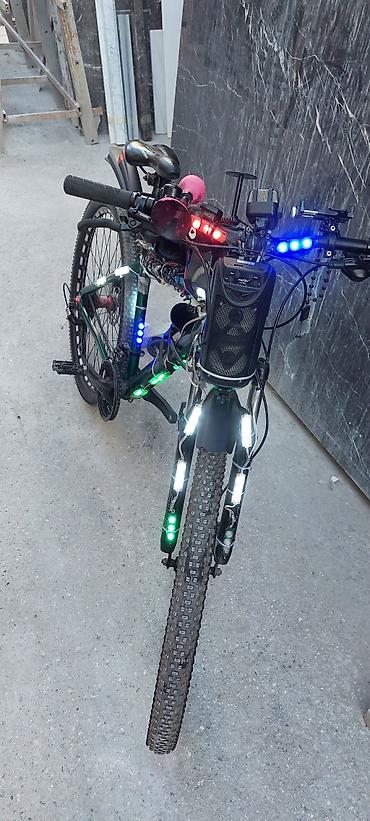 velosiped satiram 28: Tam aksesuarlarla təchiz edilmiş dağ velosipedi Xüsusiyyətlər: - 29" — 1