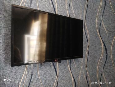 LG Smart televizonu düz ekranı və qara rəngi ilə evinizə müasir