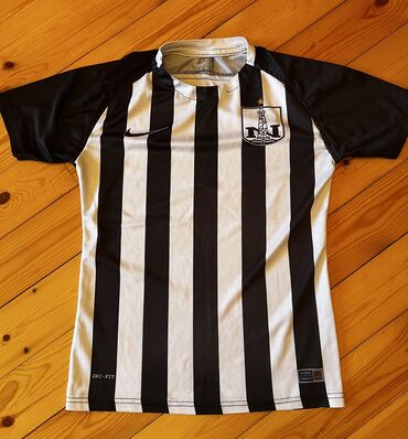 Köynəklər: Koynekler Her biri 5 manat hamisini alan olsa yenede endirim ederiy — 16