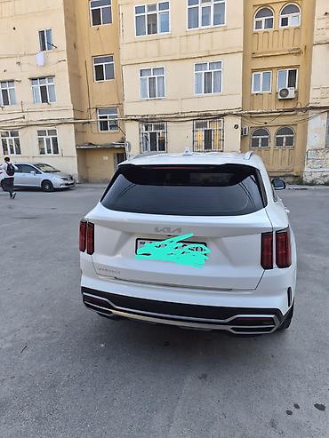 lizing avtomobiller: Kia Sorento – ağ mirvari rəngli, müasir dizaynlı 5yer nəfərlik SUV — 2
