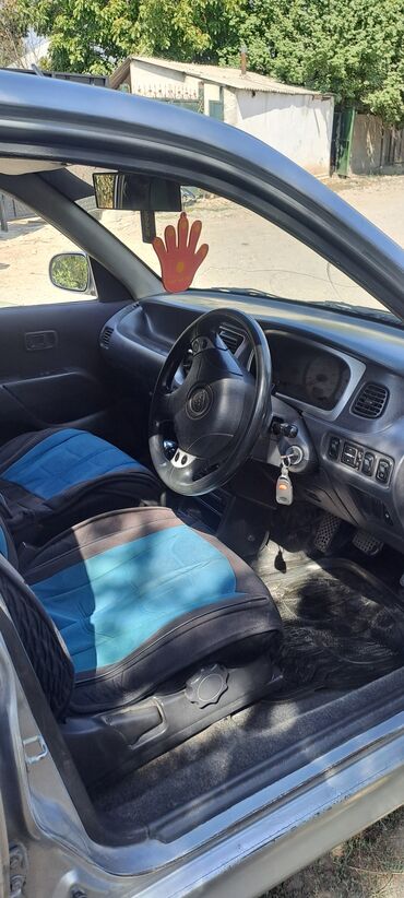 машыны под выкуп: Toyota Duet (Daihatsu Storia) 5‑дверный хэтчбек, правый руль