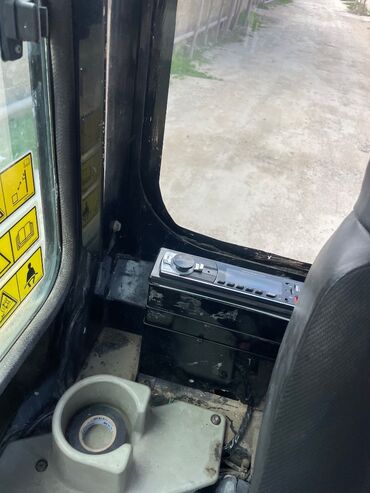 Ekskavatorlar: İdeal vəziyyətdə zavodskoy mini ekskavator — 3