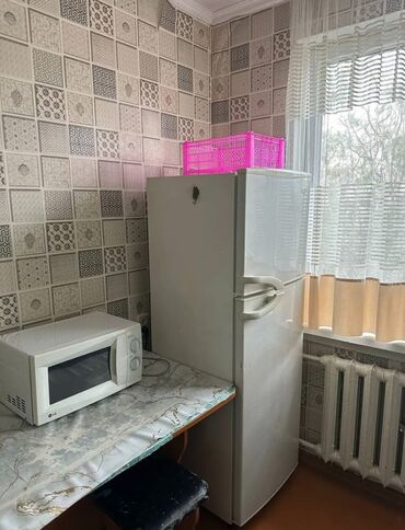 на длительный срок квартира: 1 бөлмө, Риелтор, Чогуу жашоосу жок, Толугу менен эмереги бар