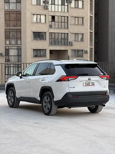 Toyota: Toyota RAV4: 2022 г., 2.5 л, Автомат, Гибрид, Внедорожник — 4