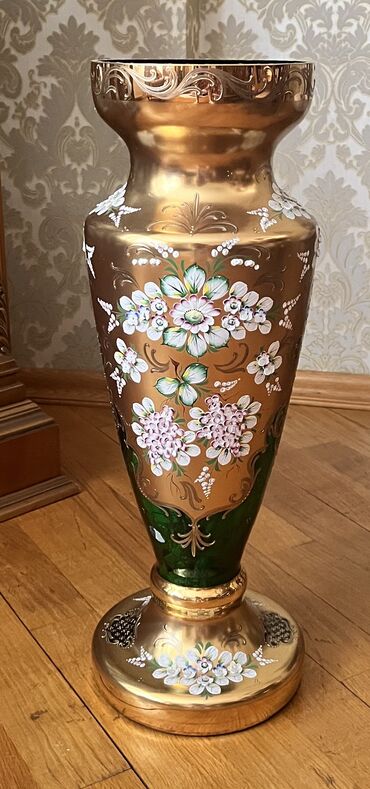ваза напольная стеклянная высокая без узора: Əntiq vazalar