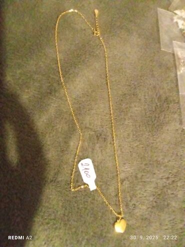 Prstenje: Srebrne minđuše sa kukicom i privjeskom u obliku suze. Centralni deo na lalafo.rs — 27 Prstenje: Srebrne minđuše sa kukicom i privjeskom u obliku suze. Centralni deo — 27