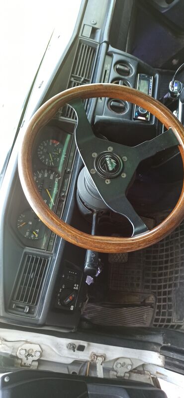 Другие автозапчасти: Запчасти На Мерседес 190,102мотор, инжектор 2куб,1991год, мотор — 2