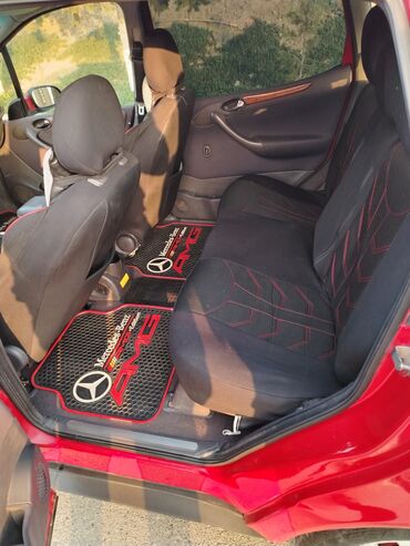 Mercedes-Benz: Mercedes‑Benz A‑Class (A140/A160 seriyasına oxşar), qırmızı rəngli, 5 — 11