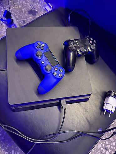Sony PlayStation: Sony PlayStation 4 Slim (черная) — игровая консоль с двумя — 2