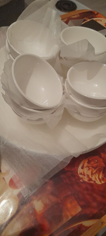 фарфор статуэтку в Кыргызстан | СТАТУЭТКИ: Продаю набор белой посуды.12шт.пиалок по40 сом штука.8 тарелок диаметр
