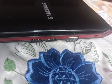 Samsung: Laptop u odličnom stanju sve ispravno malo korišćen