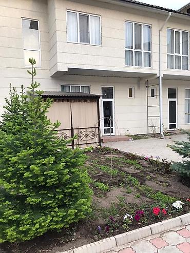 Продажа таунхаусов: Сдается двухэтажный коттедж в Бостери - Планировка: на первом уровне — 1