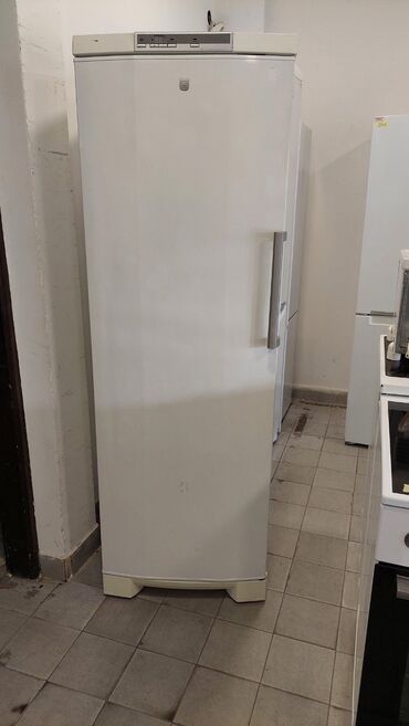 Kitchen Appliances: Double Chamber color - White, Used