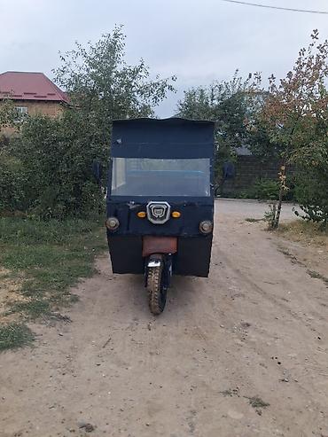 низкий кабина: Грузовой трицикл (мототрицикл) с кабиной и открытым кузовом. Сатылат — 1