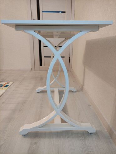 металлический стол для кухни: Журнальный Стол, цвет - Белый, Новый