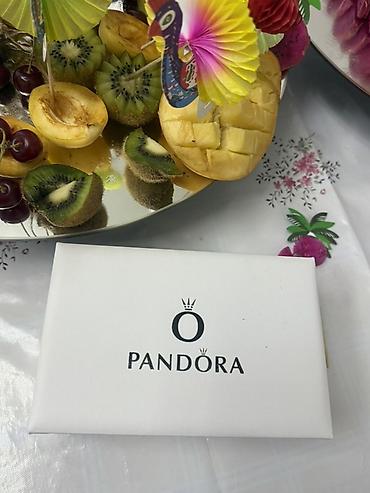Набор украшений Pandora в подарочной коробке. Состав комплекта: -