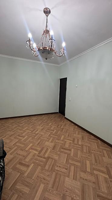 105: 1 комната, 40 м², 5 мкр 105 серия, 1 этаж, Старый ремонт — 2
