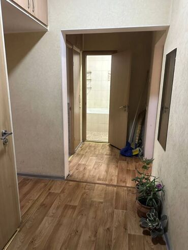 снять квартиру в заре: 2 бөлмө, 43 кв. м, 106-серия, 1 кабат, Евроремонт